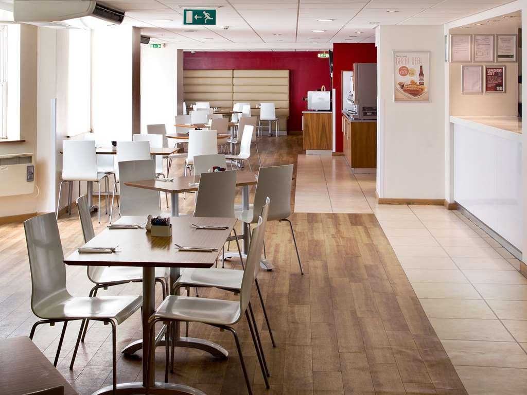 Premier Inn Worthing Seafront Ресторан фото