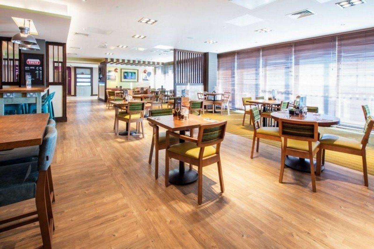 Premier Inn Worthing Seafront Экстерьер фото